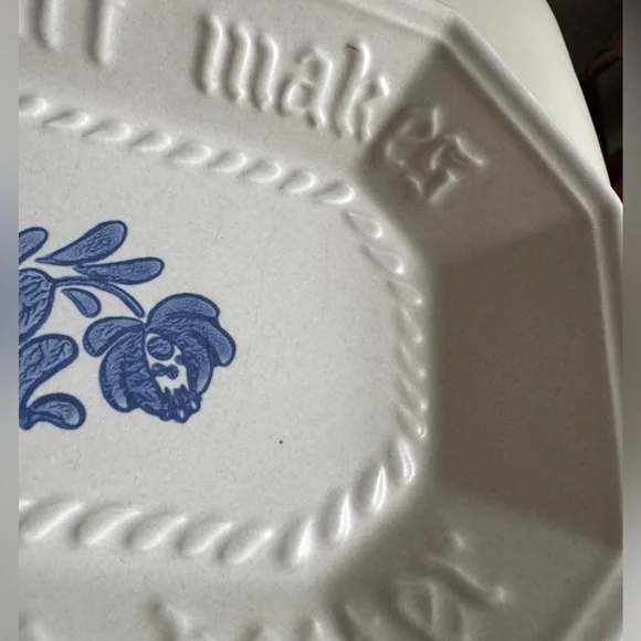 Vintage Pfaltzgraff Yorktowne Stoneware Bread Tray - Picture 2 of 4